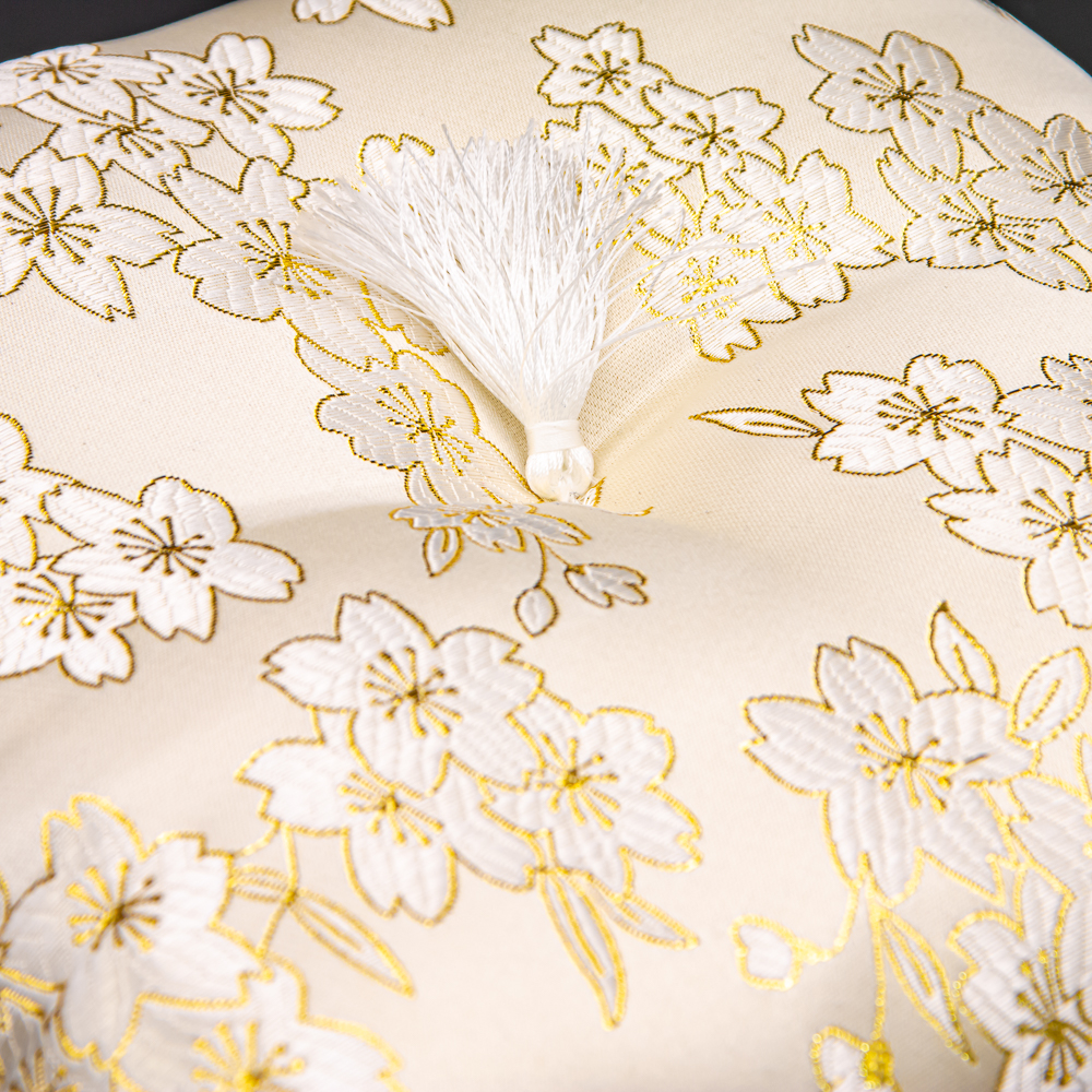 金色の刺繍掛け布団 レトロ① 金色の刺繍掛け布団 レトロ①